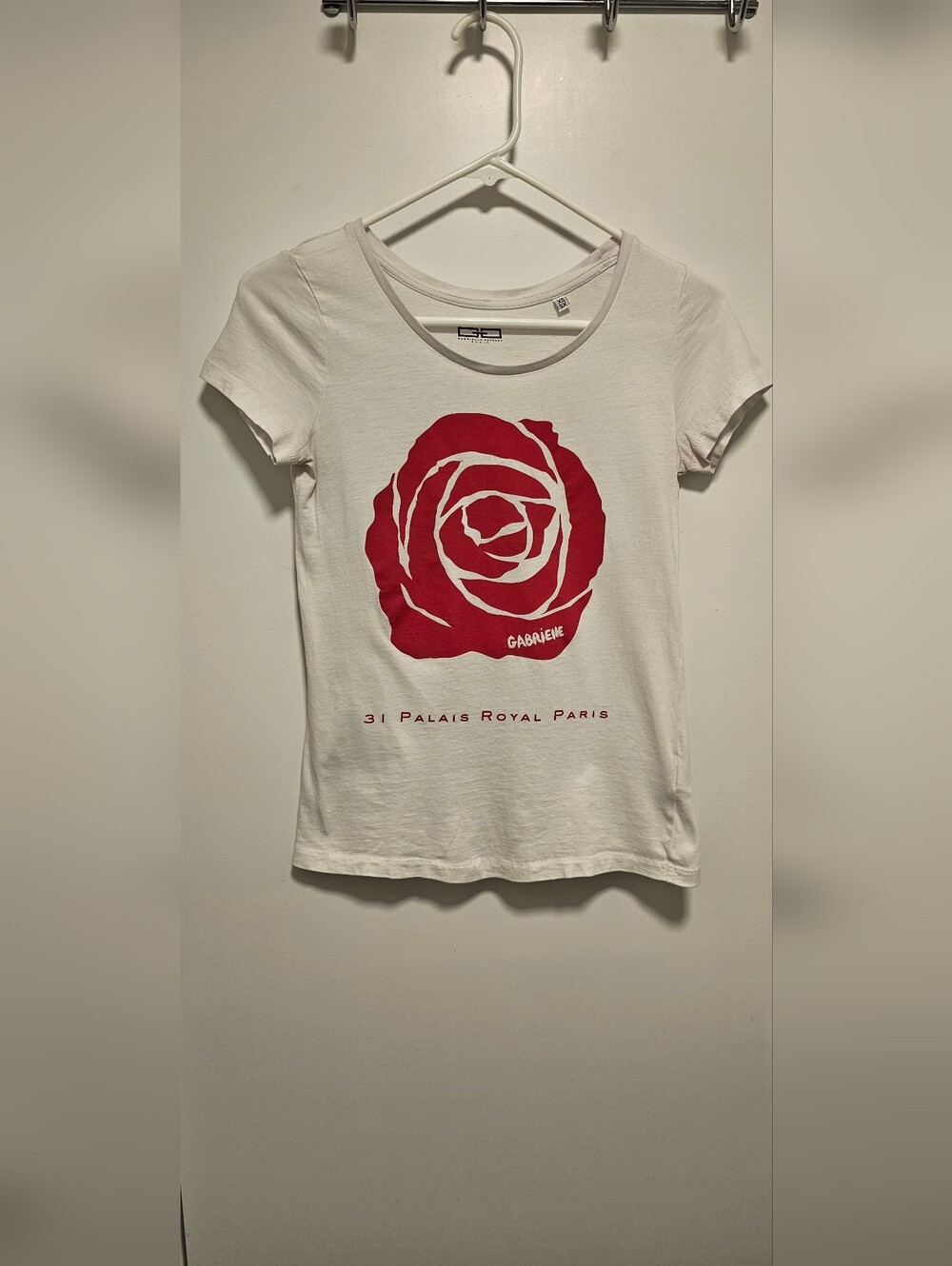 Gabrielle Geppert XS White & Red Rose Graphic Tee